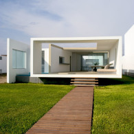 Casa_de_Playa_Arenas_Arquitecto_Javier_Artadi_Peruarki13 fachada de frente vertical_0953