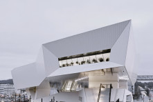 Museo Porsche / Delugan Meiss Associated Architects