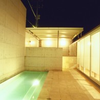 Casa_ia_Bernardo_Gomez-Pimienta_peruarki_piscina noche
