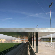 Club-de-futbol-Lau-Camisera-en-Zaragoza-peruarki-arquitectura-Photo-credit-Roland-Halbe-16