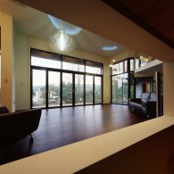 Z-house-Hohyun-Park-Hyunjoo-Kim-peruarki-view-of-living-area-from-library-000×9