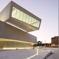 peruarki-arquitectura-italia-MAXXI-Museum-roma-Zaha-Hadid-Architects-13_thumb.jpg