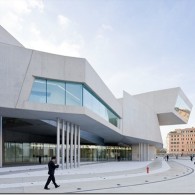 peruarki-arquitectura-italia-MAXXI-Museum-roma-Zaha-Hadid-Architects-1_thumb.jpg