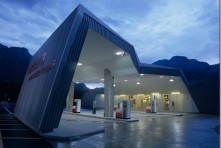 Viamala Estación de servicio y restaurante en Suiza por Iseppi-Kurath