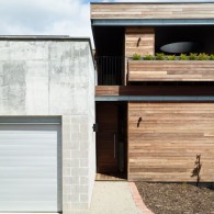 Casa Lineal de madera y acero por Architects EAT 6
