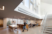 Healthcare Centro para Pacientes con Cáncer  por NORD Architects
